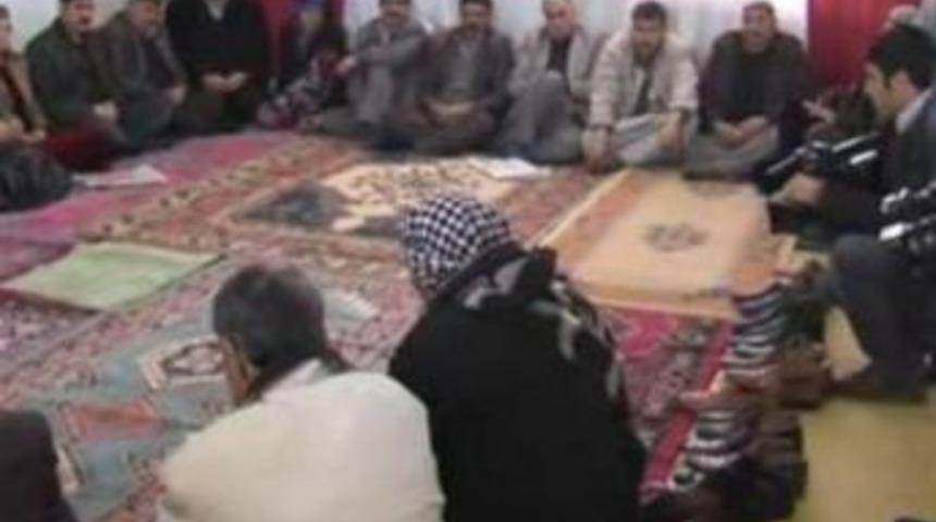 'Tecrit kaldırılsın' a&ccedil;lık grevi