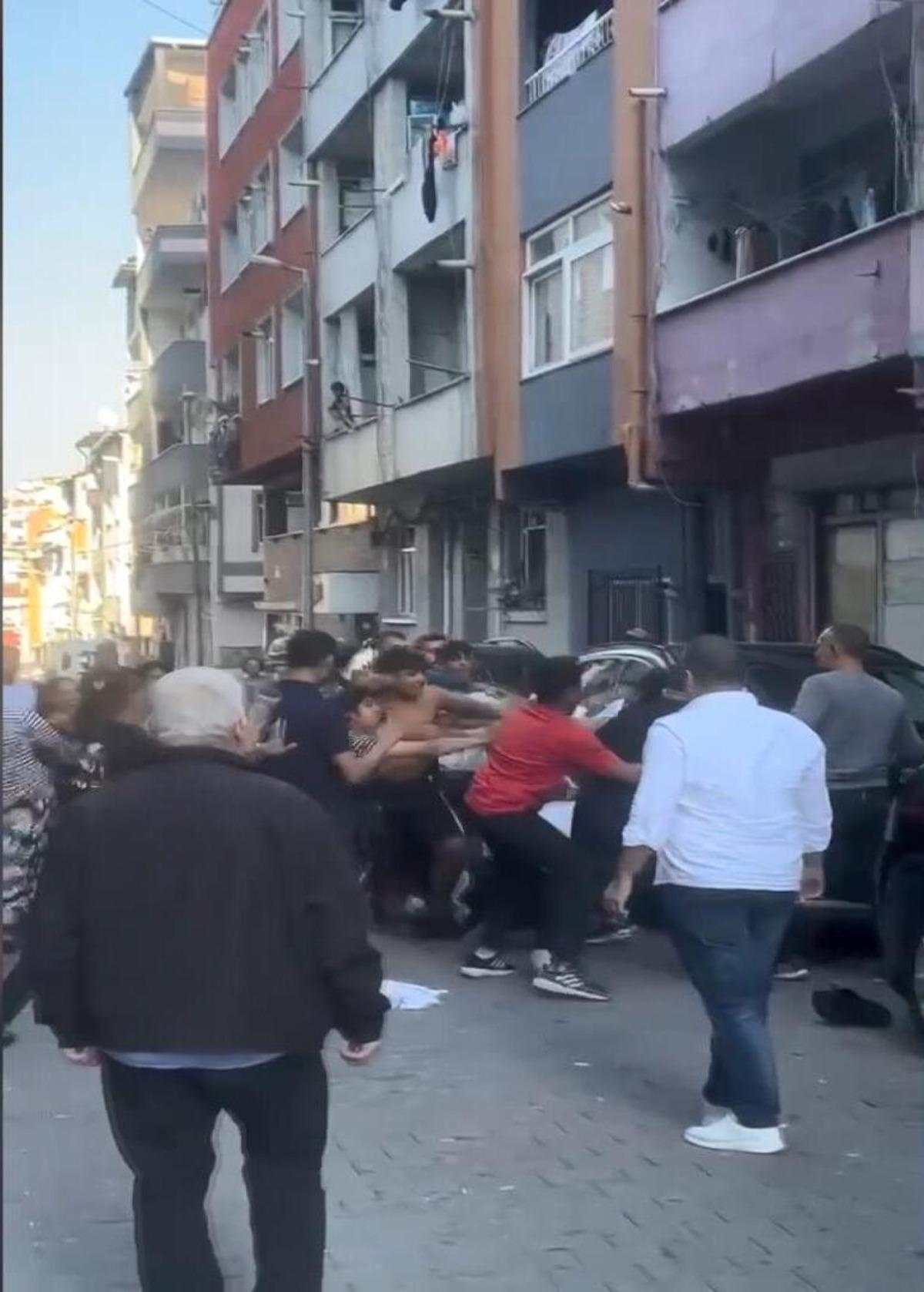 Sevgilisinin evli olduğunu öğrenip ayrıldı! Yanında yeni sevgilisi varken eski sevgilisini yaraladı 1