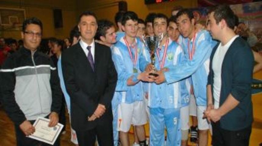 Liselerarası basketbol turnuvasında Altınbaşak şampiyon oldu