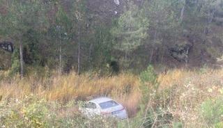 Tavşanlı&rsquo;da dere yatağına devrilen otomobilin s&uuml;r&uuml;c&uuml;s&uuml; yaralandı