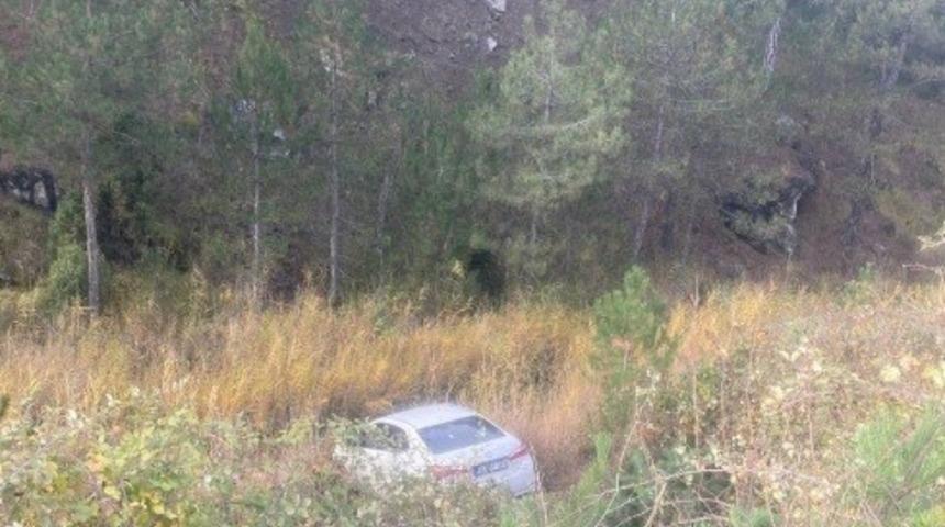 Tavşanlı’da dere yatağına devrilen otomobilin sürücüsü yaralandı