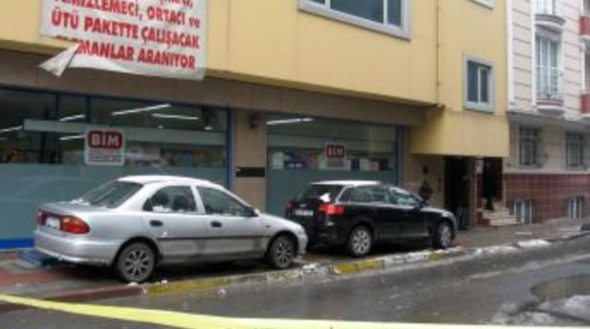 Market &ouml;n&uuml;nde patlayan ses bombası korkuttu