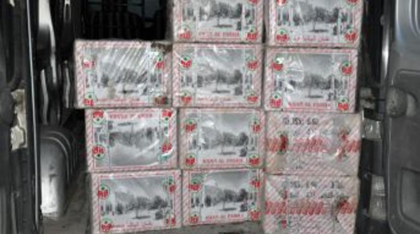 Kapalı kasa ara&ccedil;tan 1 ton ka&ccedil;ak &ccedil;ay &ccedil;ıktı