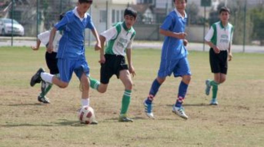 Tekirovalı &ouml;ğrenciler, futbolda Antalya şampiyonu oldu