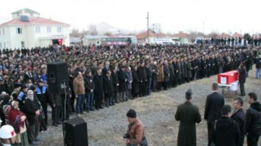 Şehit Bayram, son yolculuğuna dualarla uğurlandı