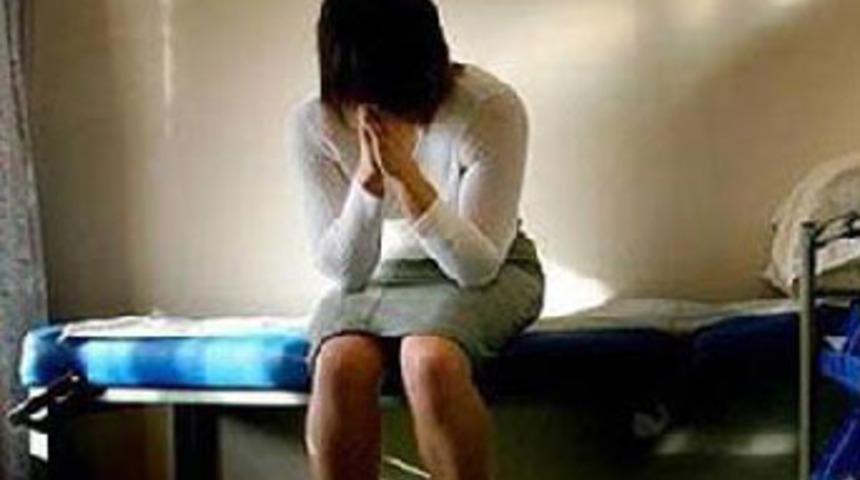 &Ouml;ğrencisini hamile bıraktı