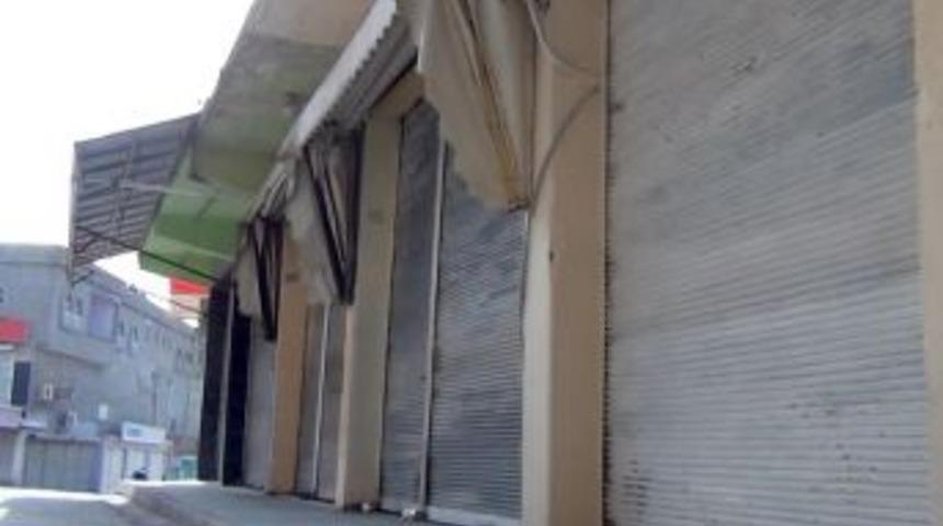 Ter&ouml;r &ouml;rg&uuml;t&uuml;n&uuml;n baskısı y&uuml;z&uuml;nden Derik&rsquo;te kepenkler a&ccedil;ılmadı