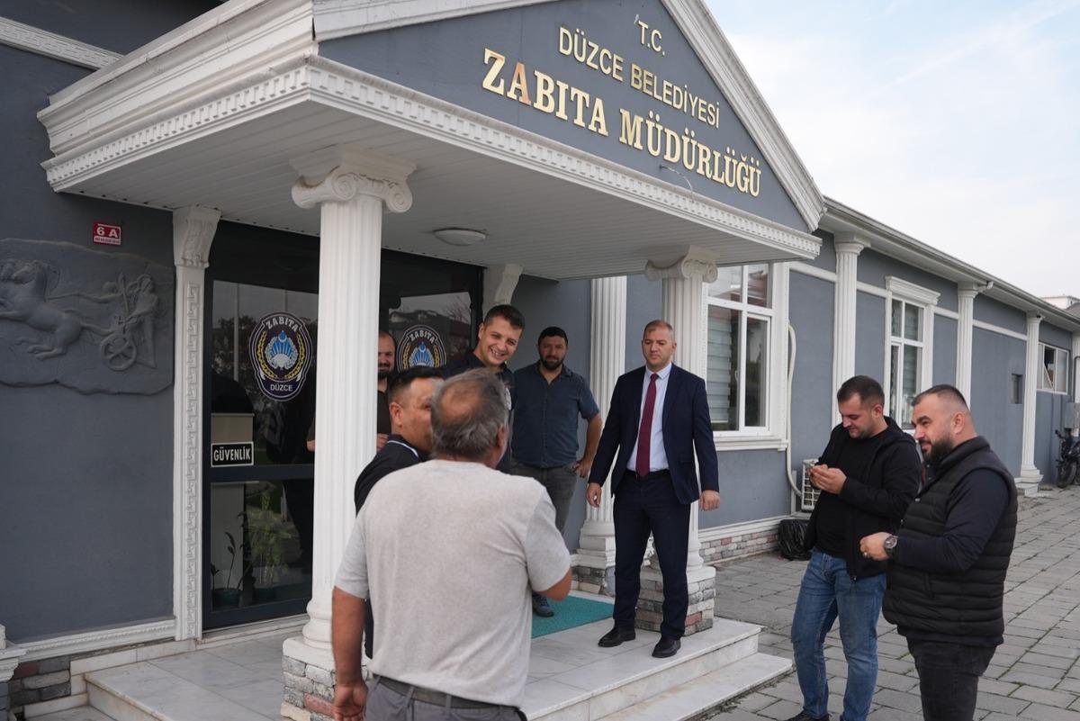 D&uuml;zce de &ccedil;evreyi kirleten şahsa su&ccedil;&uuml;st&uuml;! Zabıta kameradan tespit etti, ceza kesildi 2