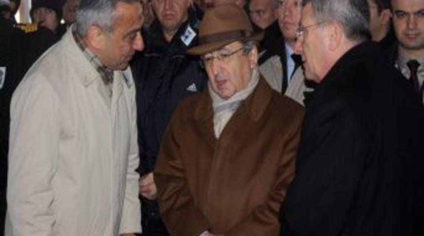 Komutanlar cenazede buluştu