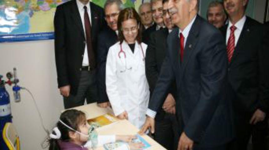 &Ouml;ğrenciler i&ccedil;in ders zili hastanede &ccedil;alıyor