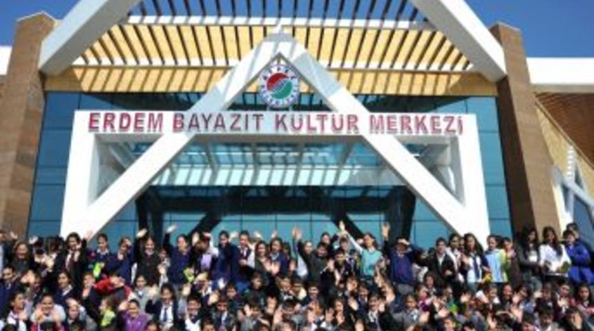 Kepez'de 500 &ouml;ğrenci &lsquo;Kediler ve K&ouml;pekler&rsquo;i seyretti