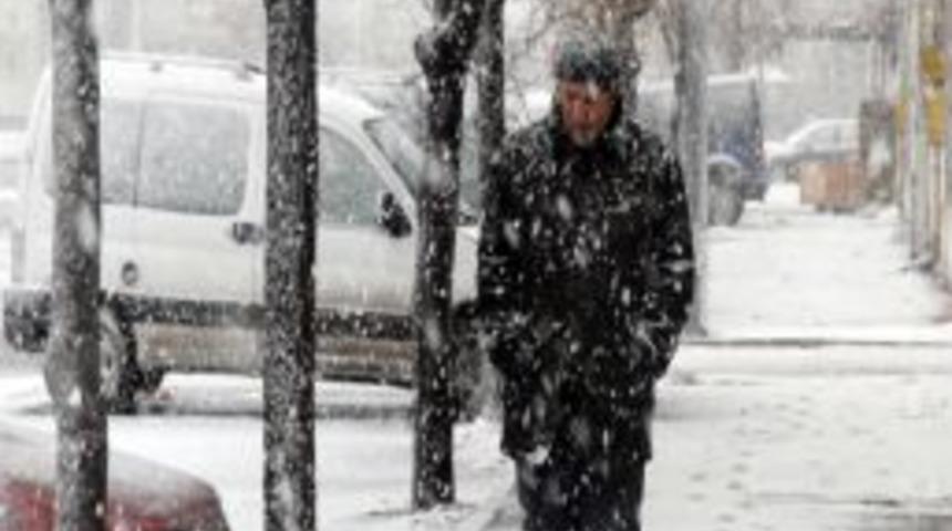 Kayseri&rsquo;de kar yağışı etkili oluyor