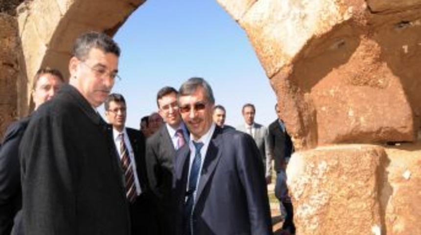 Turizmin hareketli olduğu b&ouml;lgelerdeki yollar Karayolları ağına alınıyor