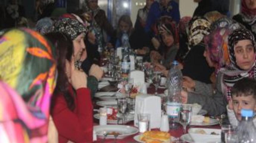Tokatlı hanımlar eğitim i&ccedil;in yemekte buluştu