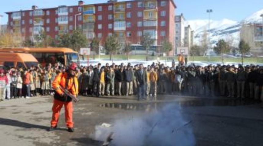 Aziziye Koleji'nde deprem ve yangın tatbikatı yapıldı