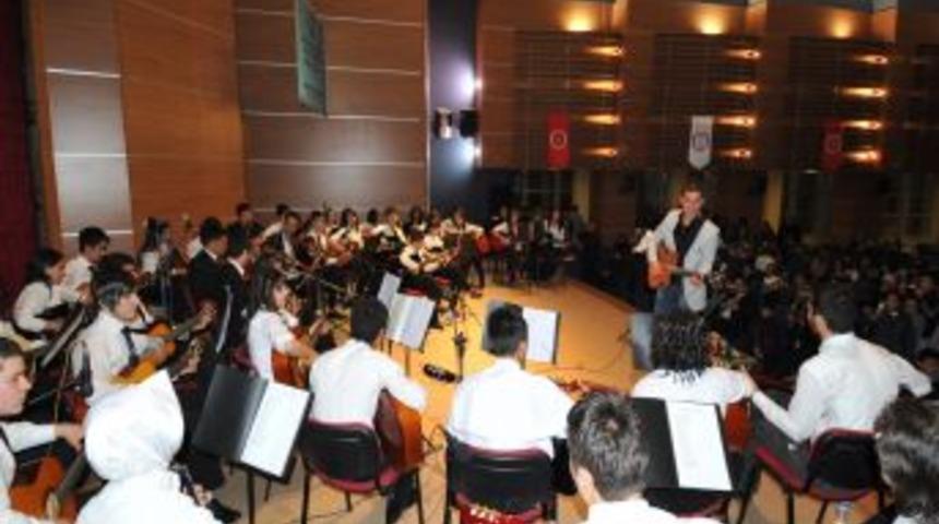 Gen&ccedil;lik Merkezi&rsquo;nde &ouml;ğrendiklerini sergilediler