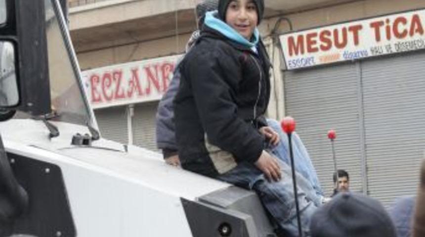 &Ccedil;ocuklar saf değiştirince olay &ccedil;ıkmadı