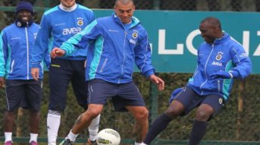 Fenerbah&ccedil;e'de son antrenmanı kadınlar da izledi