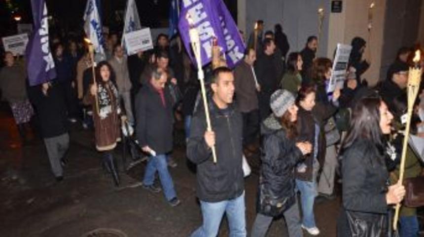 KESK'liler, AK Parti önünde döviz yaktı