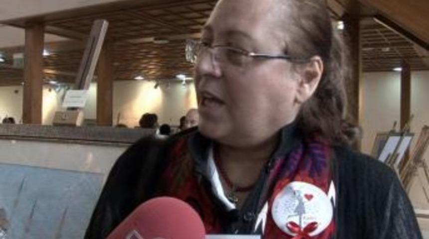 Kadınlar g&uuml;n&uuml;nde 'hanım sultanların' nakışları sergilendi