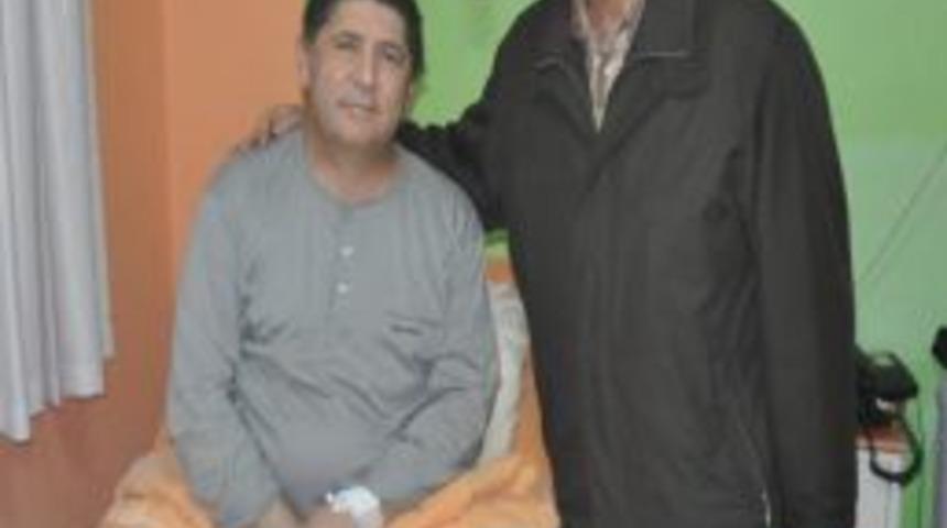 Yozgat&rsquo;ta gazeteciler meslektaşları Yılmaz&rsquo;ı hastanede ziyaret etti