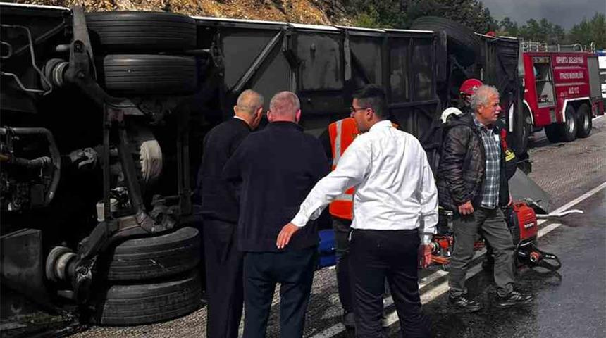 Son dakika | Burdur'da Isparta - Antalya yolunda yolcu otobüsü kazası! 1 ölü, 9 yaralı