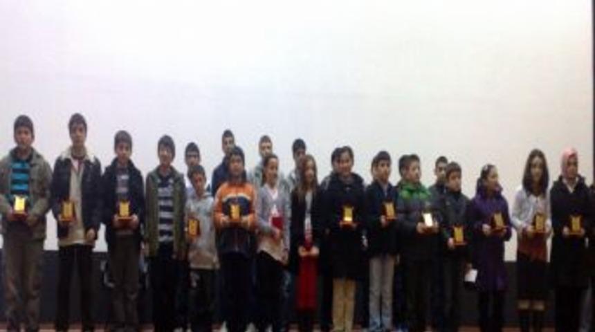 Sakarya Dershanesi İAS&rsquo;de drece yapan &ouml;ğrencileri &ouml;d&uuml;llendirdi