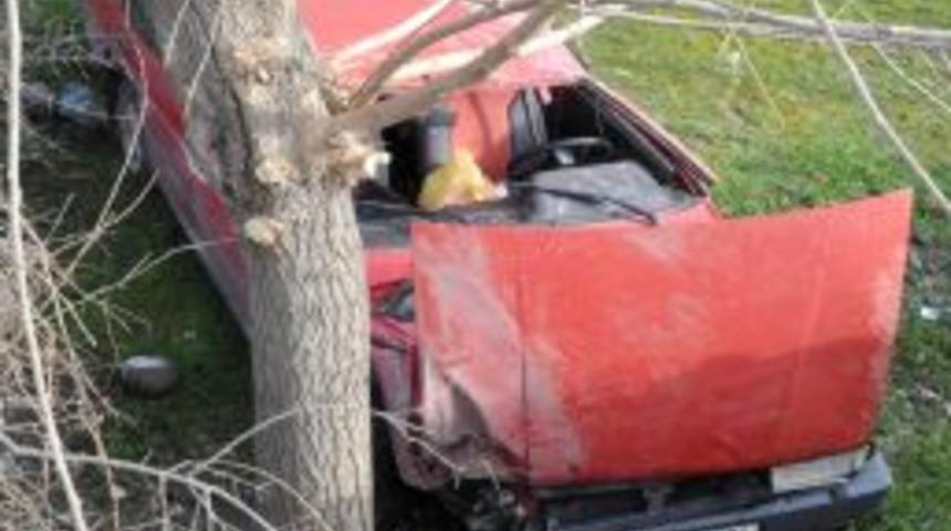 Otomobil evin avlusuna u&ccedil;tu