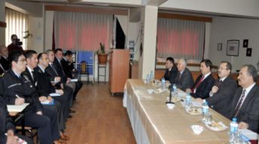 Edirne&rsquo;de ilin genel g&uuml;venliği ve polislik mesleğindeki gelişmeler ele alındı