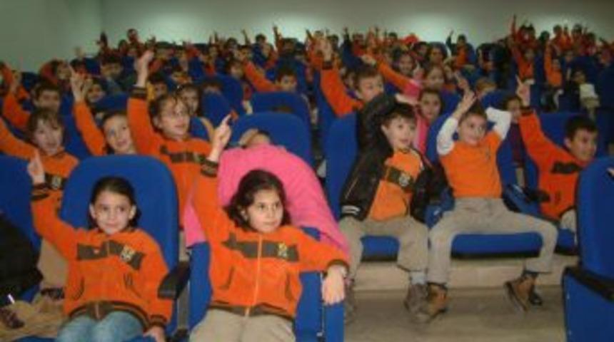 Zambak Yayınları'ndan &uuml;cretsiz &ccedil;ocuk tiyatrosu