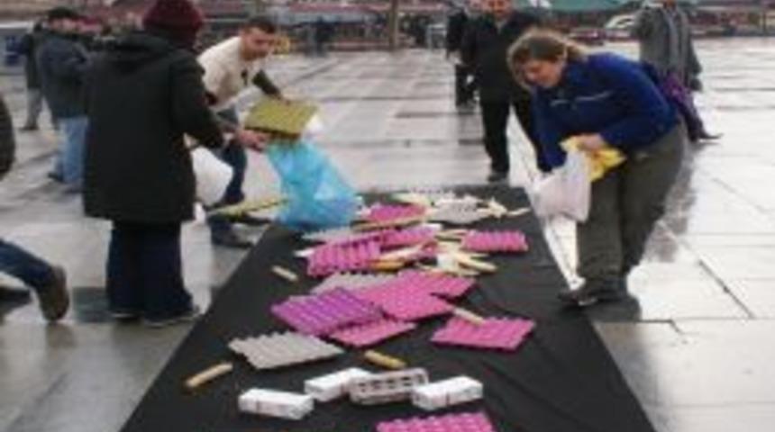 Greenpeace &uuml;yelerinden GDO&rsquo;ya karşı silindirli eylem