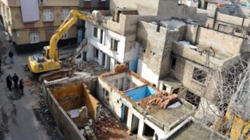 Kamulaştırılan 5 ev yıkılıyor, yerine sosyal tesis yapılacak