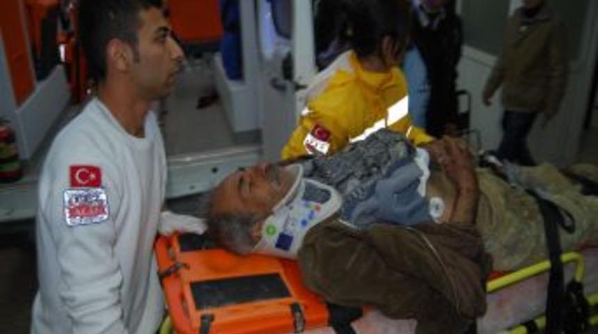 Motosiklet devrildi, s&uuml;r&uuml;c&uuml; ağır yaralandı