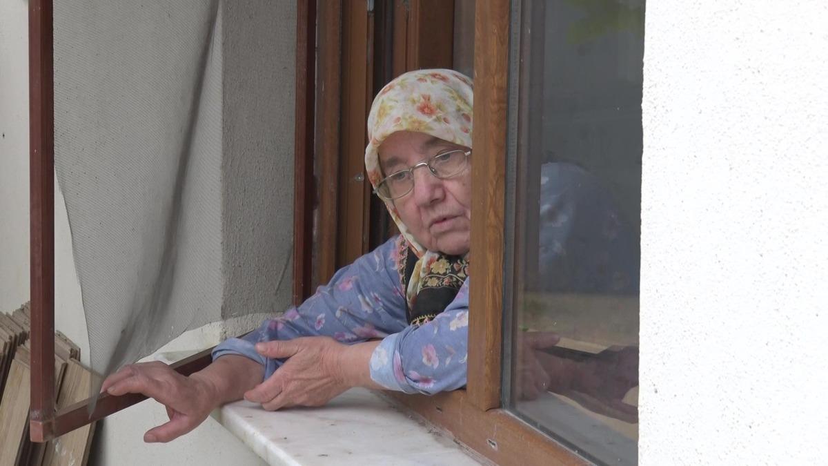Şile sular altında! 3 yaşlı kardeş evlerinde mahsur kaldı 4