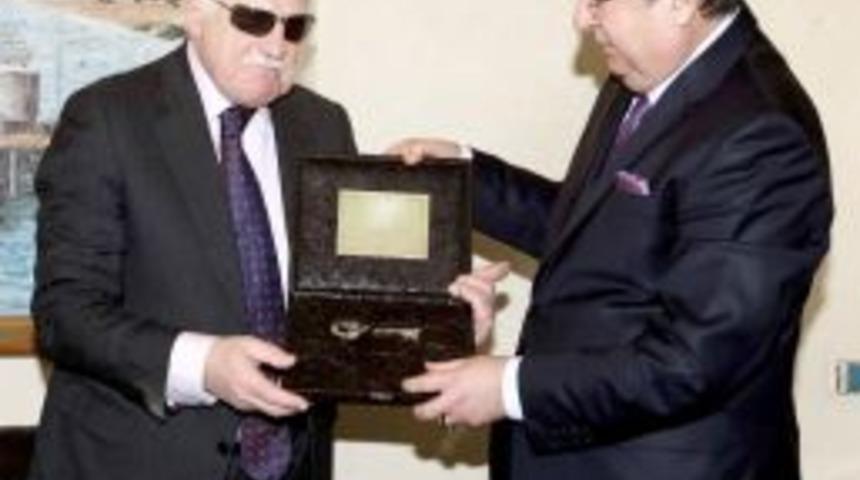 "&Uuml;lkemdeki bir şehir ile Mersin&rsquo;in kardeş olması i&ccedil;in gayret edeceğim"