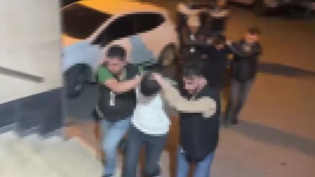 İstanbul'da kanlı geceden akılalmaz görüntüler! Rezidansta silahlar patladı, balyozla kapı kırıldı