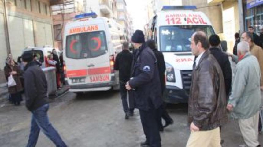 Yangını erken fark eden inşaat ustaları, anne ve 2 &ccedil;ocuğunu yanmaktan kurtardı