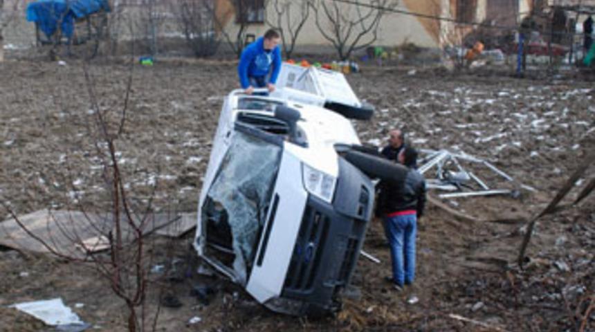 Tokat'ta askeri ara&ccedil; devrildi: 6 yaralı