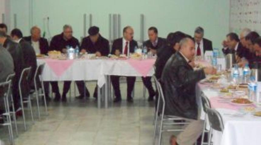 Nizipliler depremzedelerin y&uuml;z&uuml;n&uuml; g&uuml;ld&uuml;rd&uuml;