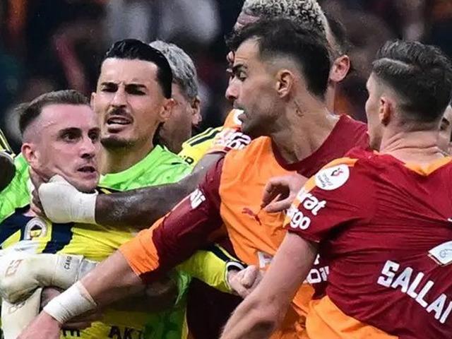 Fenerbah&ccedil;e'den Galatasaray ma&ccedil;ındaki olaylarla ilgili sert tepki: "Cezasız kalmamalıdır"