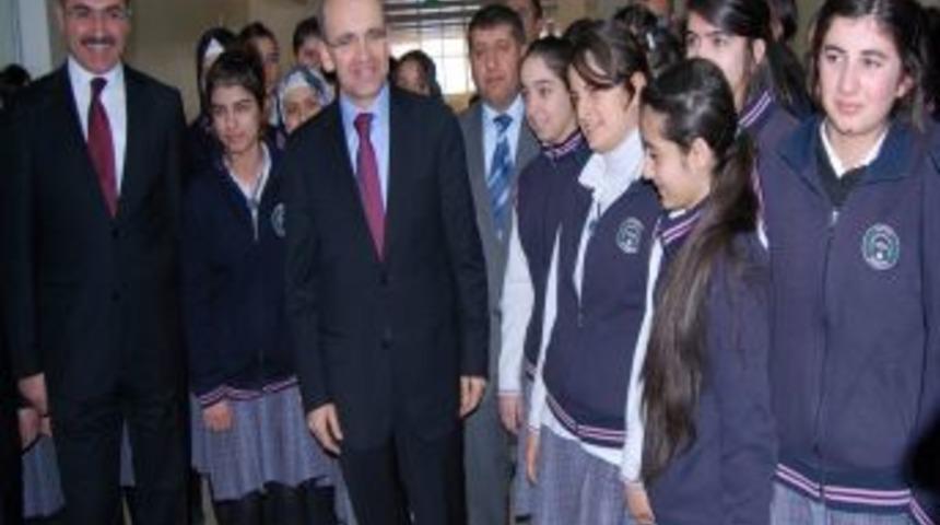 Bakan Şimşek&rsquo;ten ila&ccedil; ham maddesinde KDV indirimi m&uuml;jdesi