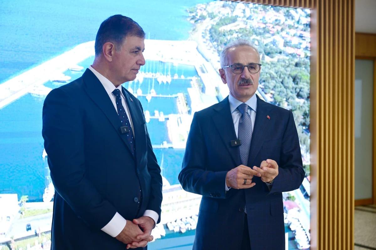 İzmir&rsquo;in ulaşımı i&ccedil;in ortak adım! Bakan Uraloğlu ve Cemil Tugay bir araya geldi 5