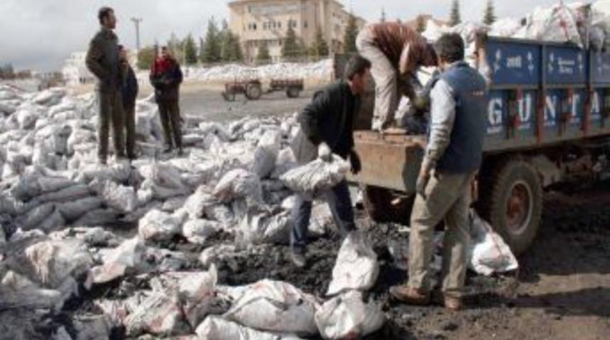 Midyat&rsquo;ta ihtiya&ccedil; sahibi vatandaşlara k&ouml;m&uuml;r yardımı yapıldı