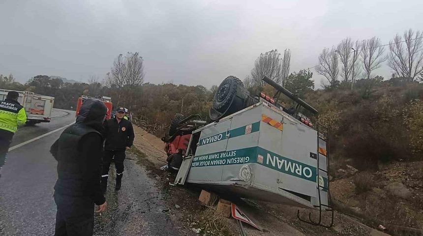 Giresun Orman Bölge Müdürlüğü’ne ait araç Suşehri’nde kaza yaptı: 3 yaralı