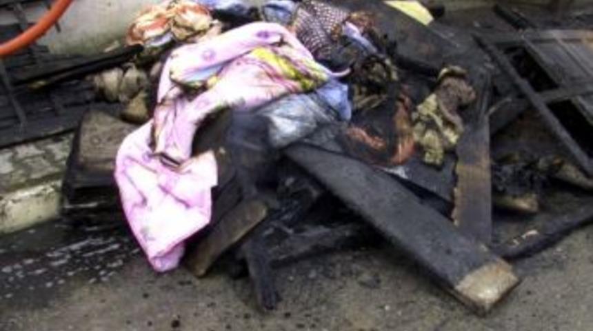 Alevlerden kurtulamayan anne ile minik kızı can verdi