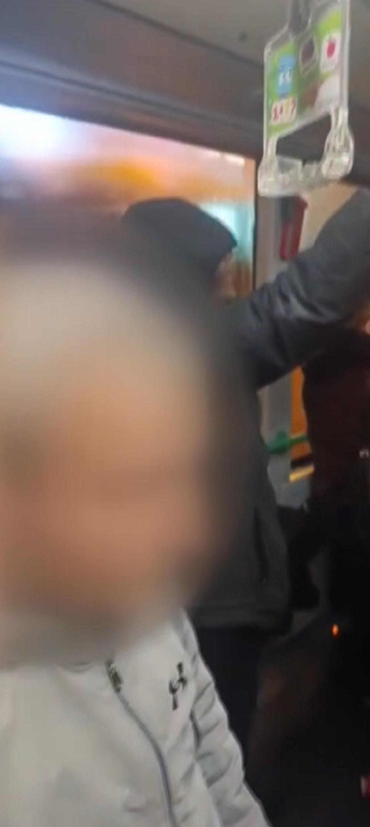 Kadıköy de otobüste biber gazlı saldırı! 1
