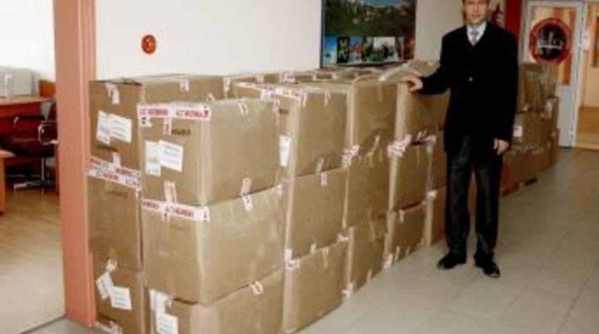 Beşikd&uuml;z&uuml;'nde 2 bin &ouml;ğrenciye kıyafet yardımı yapıldı