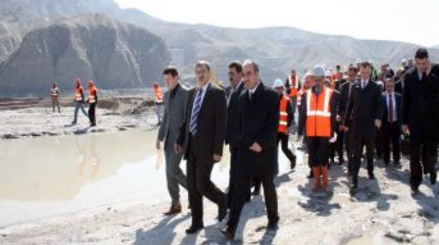 Bakan Eroğlu, Ilısu Barajı dolgu &ccedil;alışmalarını başlattı