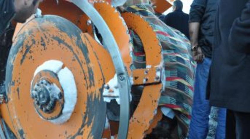 Kar savurma aracının altında feci şekilde can verdi