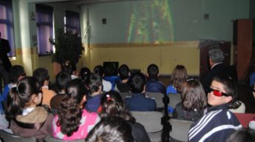 Y&uuml;ksekovalı &ouml;ğrenciler, 3 boyutlu filmle tanıştı